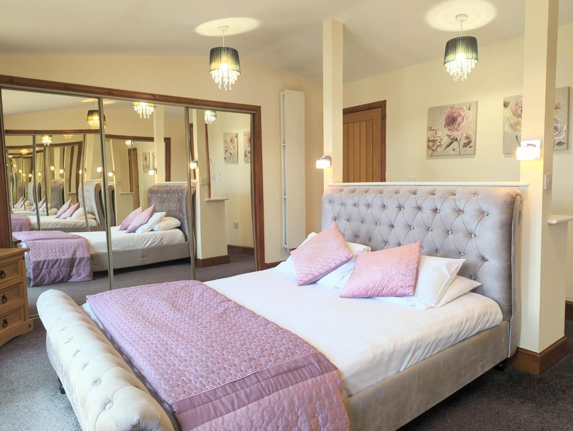 Torridon 1 With Private Hot Tub - Fife - Loch Leven - Lomond Hills- Pet Friendly Villa Kelty Exterior photo