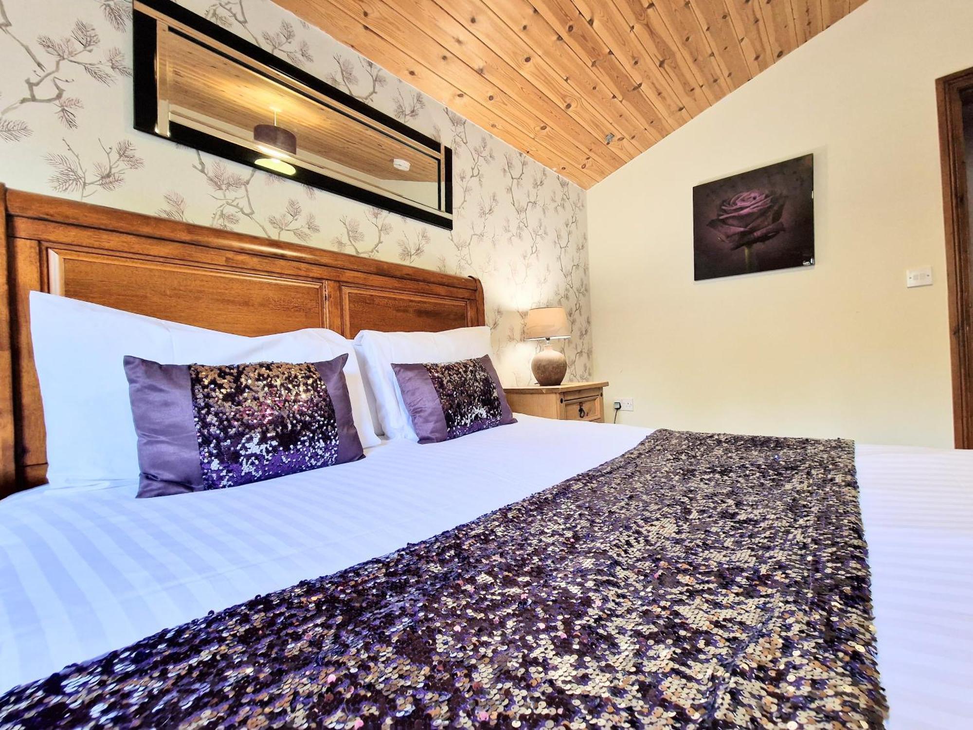 Torridon 1 With Private Hot Tub - Fife - Loch Leven - Lomond Hills- Pet Friendly Villa Kelty Exterior photo