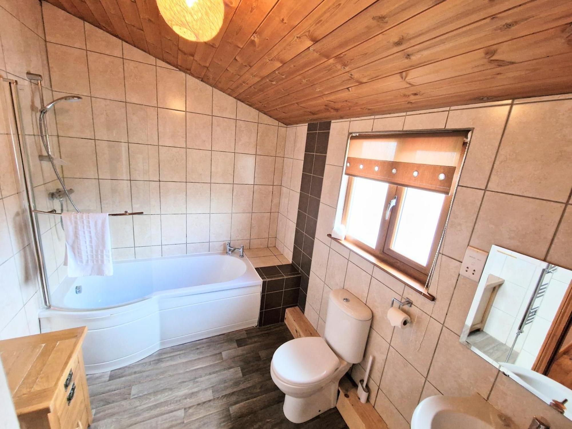 Torridon 1 With Private Hot Tub - Fife - Loch Leven - Lomond Hills- Pet Friendly Villa Kelty Exterior photo